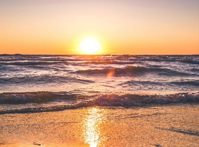 Expertos advierten por oleaje y corrientes de resaca en el Caribe y el Pacífico del país