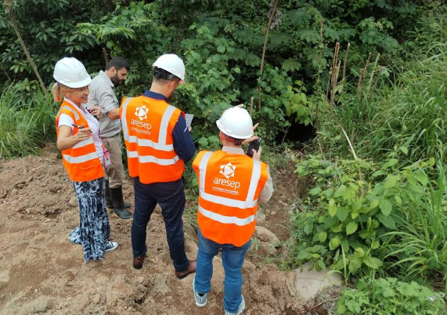 Fiscalía y ARESEP investigan alta contaminación en fuentes de agua de Barranca y Esparza ante derrame de agroquímicos