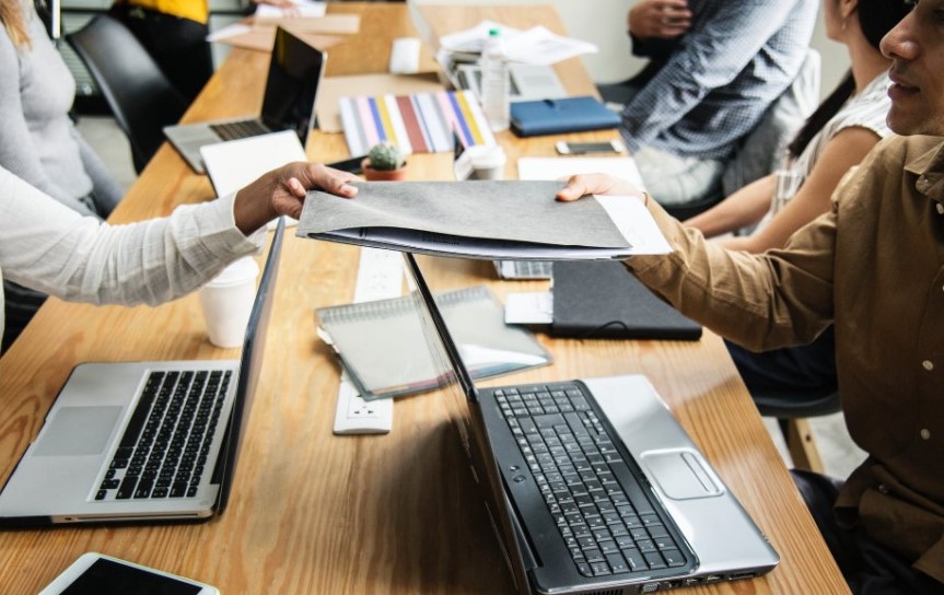 8% de empresas asegura que despedirá personal en los próximos tres meses