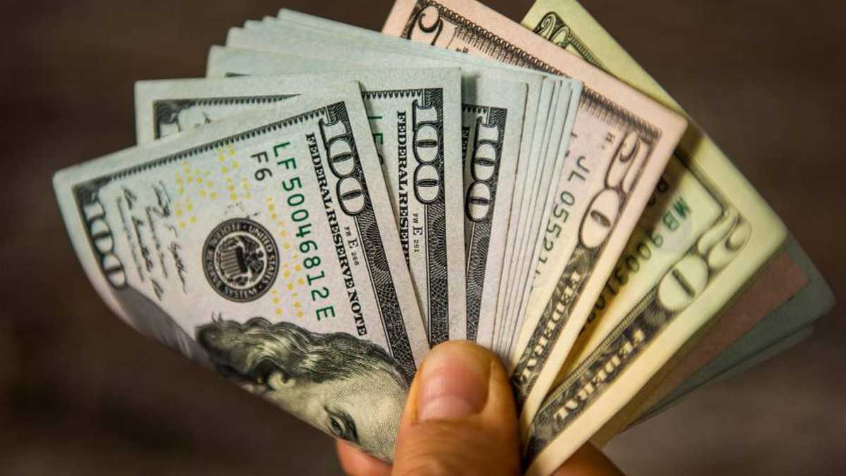 Dólar está 2% más barato que en 2023 y se espera que precio sea menor al finalizar el año
