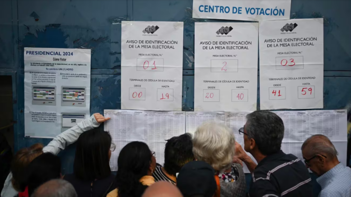 Así vota Venezuela: las fotos de la tensa jornada electoral que mantiene en vilo al mundo