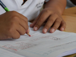 Ministra confía en mecanismos para mantener a estudiantes en las aulas luego de vacaciones de medio periodo