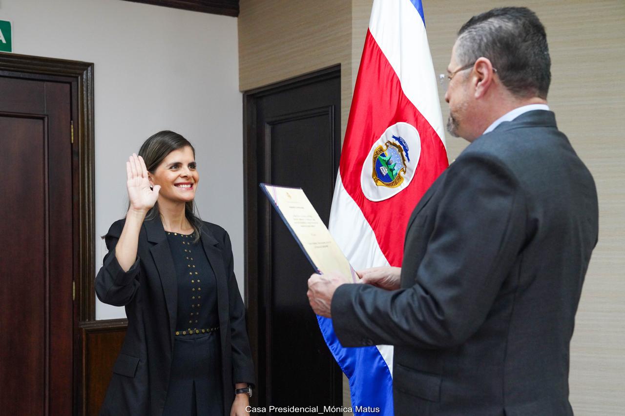 Ministra de la Presidencia busca acercarse a fracciones legislativas: Relación entre Poderes ha sido tensa