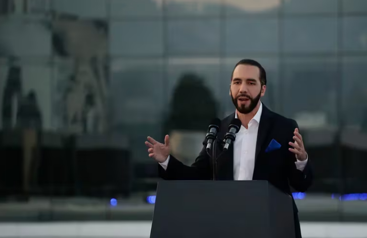 Bukele ordenó abrir mercados móviles para contener el alza inédita en los precios de los alimentos en El Salvador