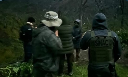 Más de 100 personas fueron descubiertas ingresando sin autorización al cráter del Parque Nacional Volcán Turrialba