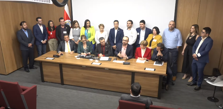 Proyecto autorizaría transferencia de recursos a 79 municipios para atender el traslado de nuevas rutas