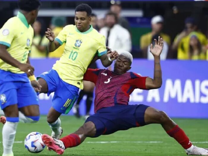 Jeyland Mitchell estaría en los ojos de la Eredivise