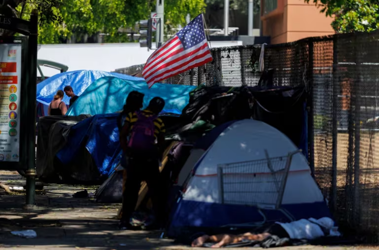 Los Angeles desafió la orden de California para desmantelar campamentos de personas sin hogar