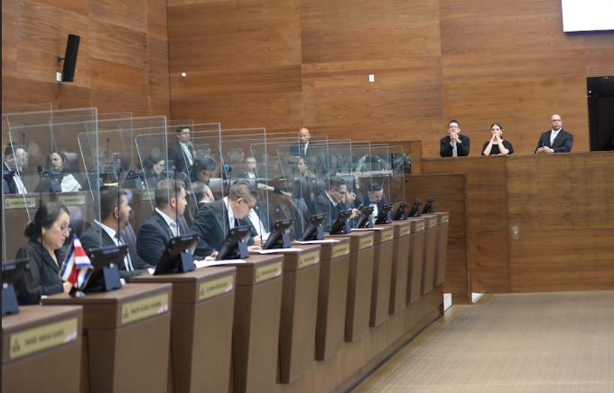 Piden investigar a jerarcas del gobierno por aparente tráfico de influencias en manejo de recursos del BCIE y Sinart