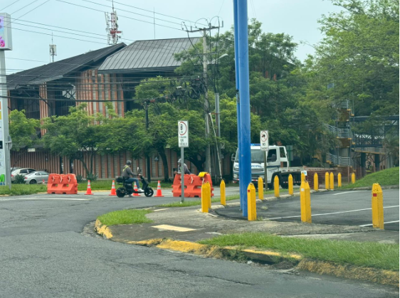Tránsito recomienda a conductores tomar previsiones y usar rutas alternas ante cierre en el Bajo Los Ledezma