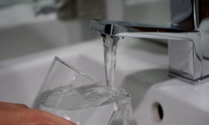 Vecinos de Escazú y Desamparados reportaron afectaciones por cortes de agua
