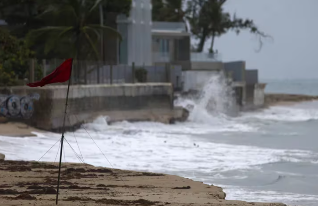 La tormenta Ernesto se convirtió en huracán: golpeó el noreste del Caribe y dejó a miles de personas sin luz