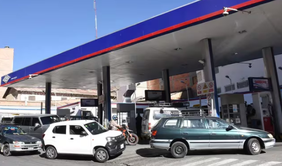 “Como estamos, no podemos seguir adelante”: Luis Arce admitió que es insostenible la subvención de los combustibles en Bolivia