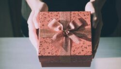 MEIC recomienda no endeudarse, pedir factura y comparar precios para compra de regalos del Día de la Madre