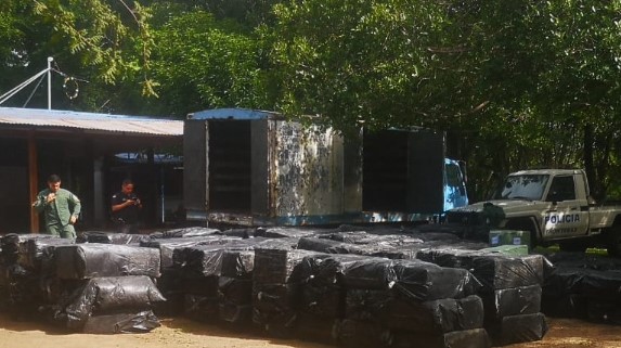 Policía de fronteras decomisó ₡130 millones en mercadería de zapatos de contrabando