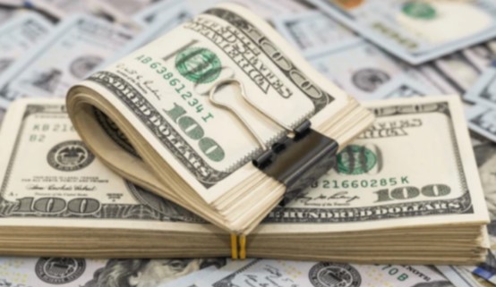 Venta de referencia del dólar registra caída de ¢10 en el último mes