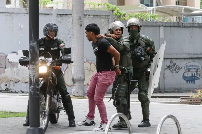 La ONG Foro Penal contabilizó 1.303 arrestos en Venezuela tras el fraude electoral de Nicolás Maduro