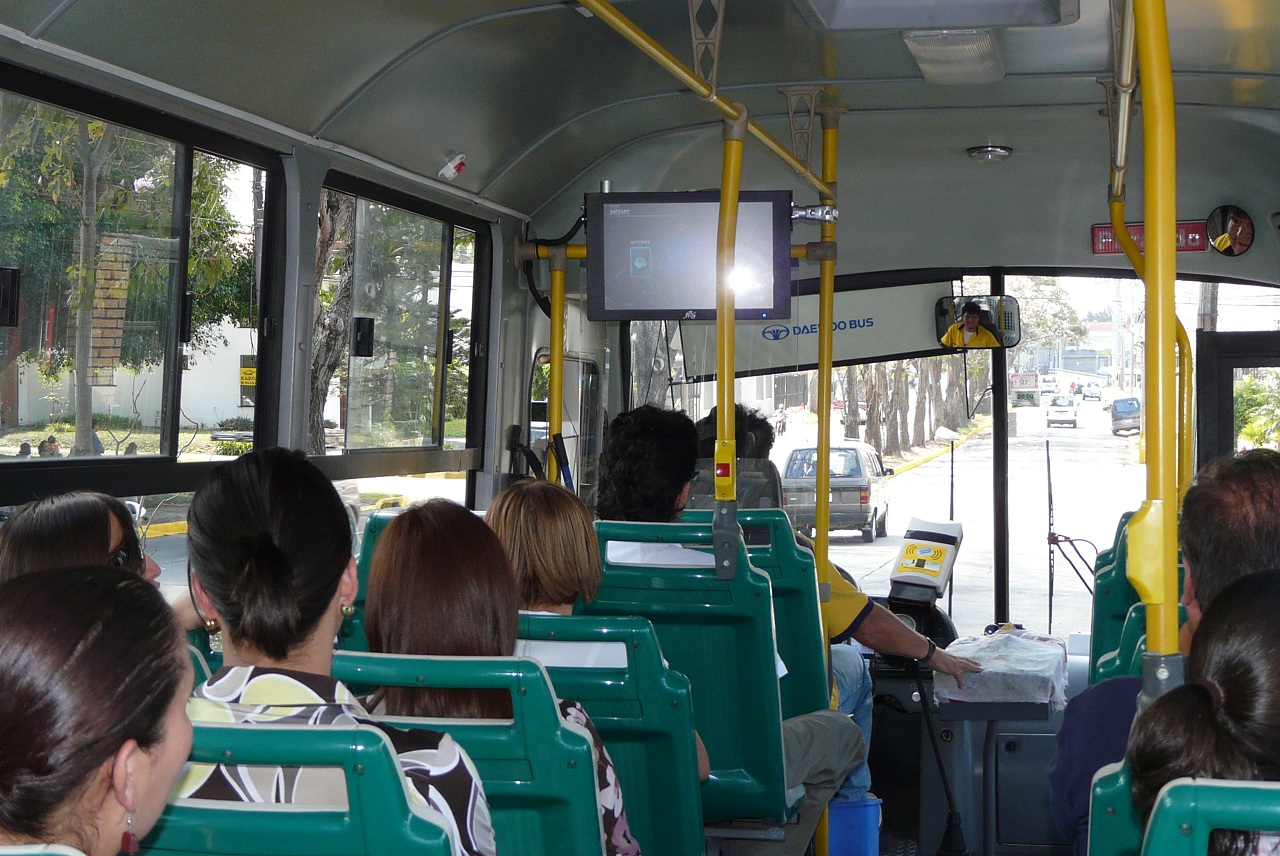 ARESEP aprueba mínima rebaja en pasajes de bus: 53% de tarifas bajarán entre ¢5 y ¢55