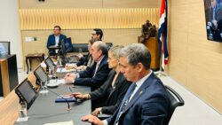 Ministra de la Presidencia aseguró que empresas retirarían inversiones si no se aprueba plan de jornadas 4/3