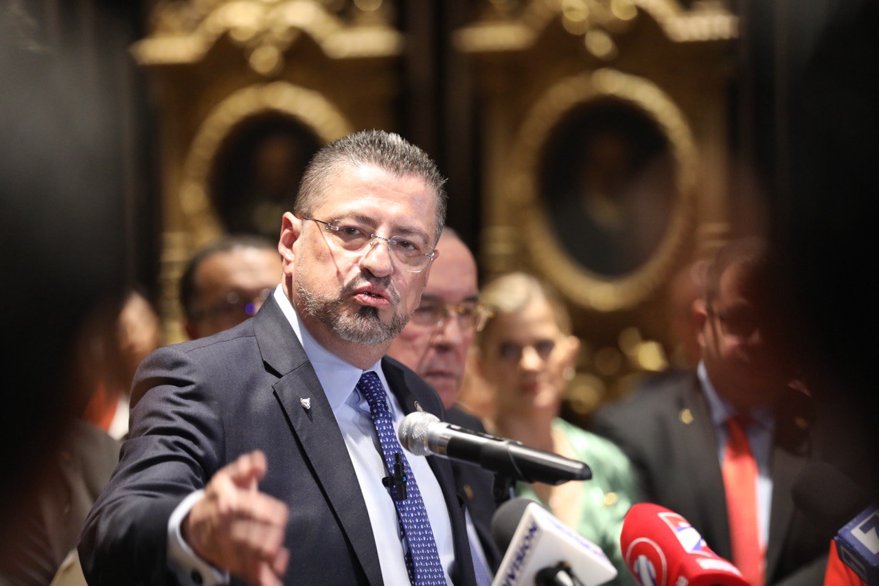 Rodrigo Chaves y Rodrigo Arias protagonizaron debate tras reunión sobre seguridad en el Congreso