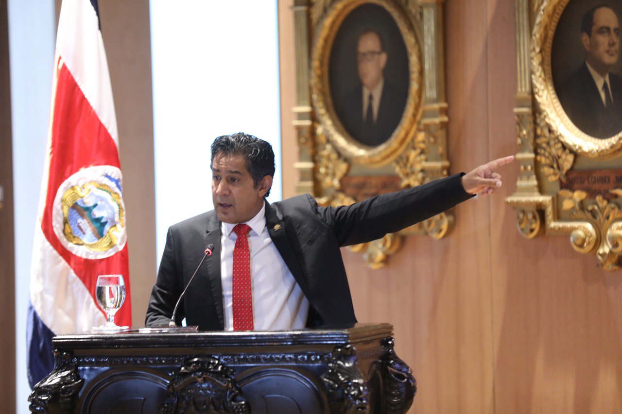 Hacienda presentó Presupuesto Nacional 2025 por ₡12,3 billones: Se destina un 4,9% del PIB a educación