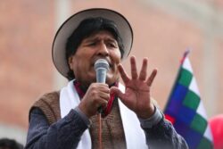 Evo Morales elevó la tensión el Bolivia: sigue al frente de las movilizaciones y rechazó reunirse con Luis Arce