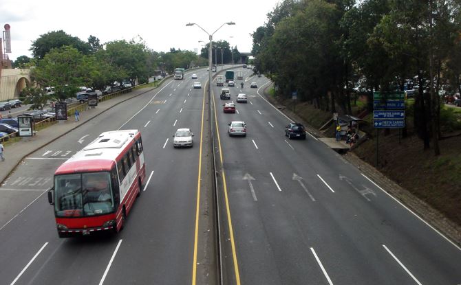 CONAVI solicita aumentos en peajes de Ruta 1, 2 y 32 de hasta ¢500 para motocicletas y vehículos livianos para el 2025