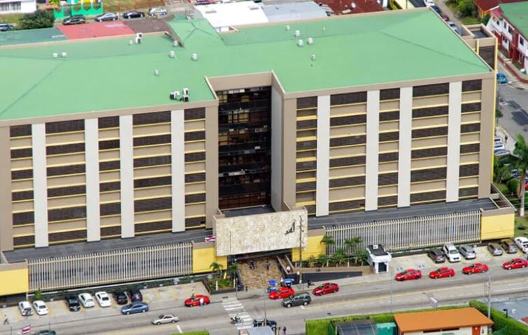 Audiencia de medidas cautelares contra funcionarios de CCSS y exdirectivos se reanudó este miércoles