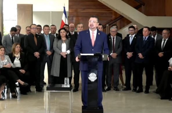 Presidente tilda a la Fiscalía de ‘hostil, autoritaria y desbocada’ tras detención de presidenta de la CCSS