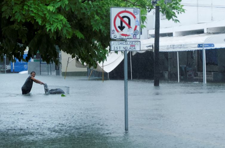 El huracán Helene se fortalece y avanza hacia Florida con lluvias y vientos de 150 kilómetros por hora: temen una oleada ciclónica