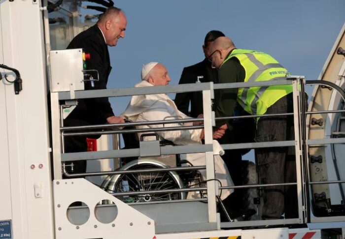 El papa Francisco emprendió su viaje a Luxemburgo y Bruselas para revitalizar la fe y abordar tensiones internacionales