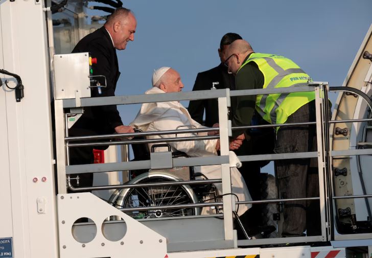 El papa Francisco emprendió su viaje a Luxemburgo y Bruselas para revitalizar la fe y abordar tensiones internacionales