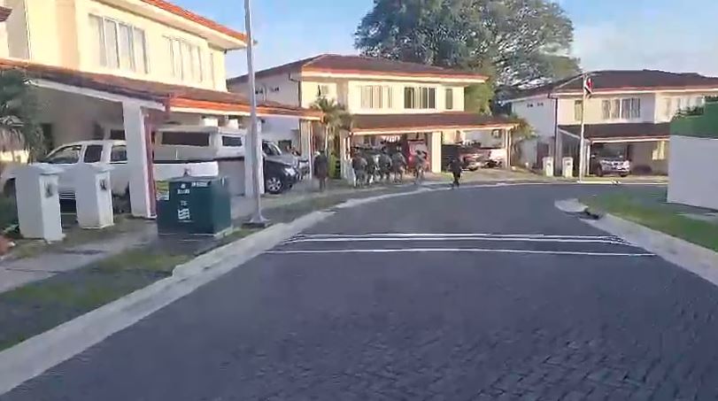 Detienen a funcionarios del BCR y a pastor durante allanamientos por aparente legitimación de capitales