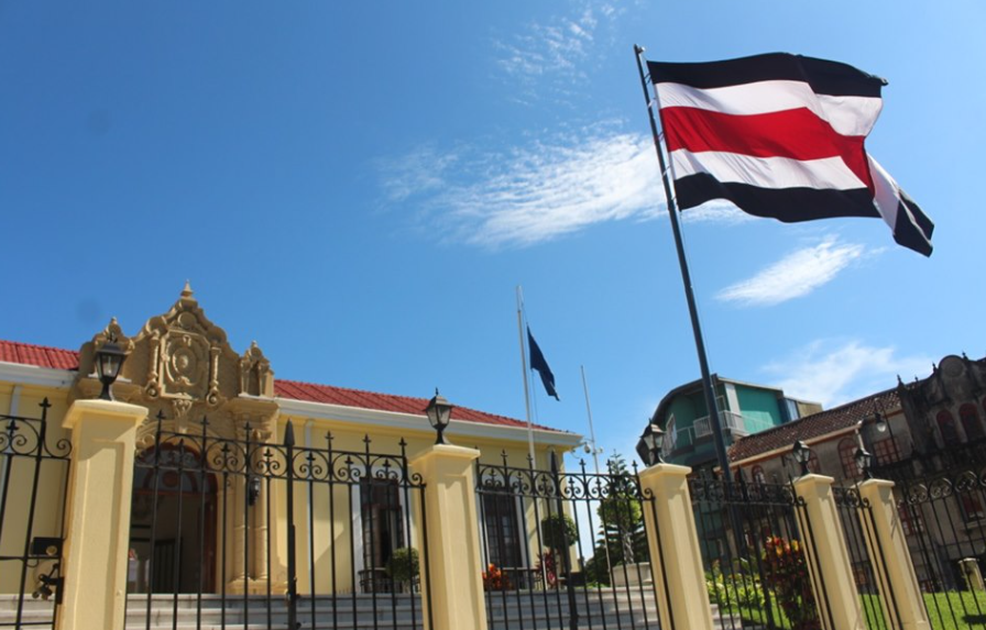 Costa Rica rechaza orden de arresto contra Edmundo González Urrutia en Venezuela y la califica de ‘persecución política’