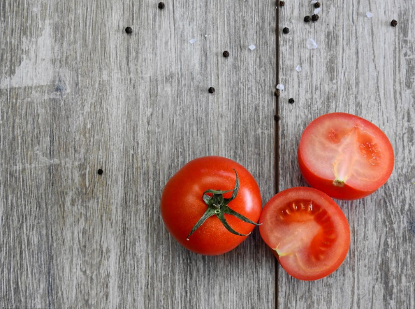 Tomate y cebolla presentan mayor disminución en precios en Ferias del Agricultor
