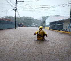 Aguaceros provocaron inundaciones en cantones como Cañas: Se reportan personas evacuadas