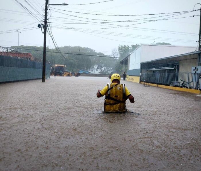 Aguaceros provocaron inundaciones en cantones como Cañas: Se reportan personas evacuadas