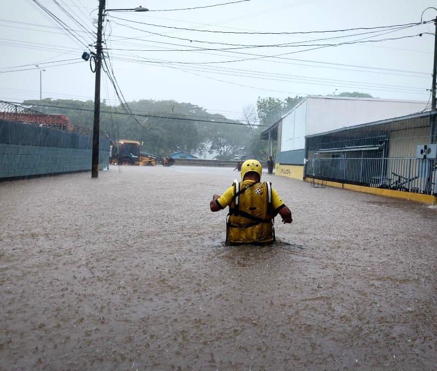 Aguaceros provocaron inundaciones en cantones como Cañas: Se reportan personas evacuadas