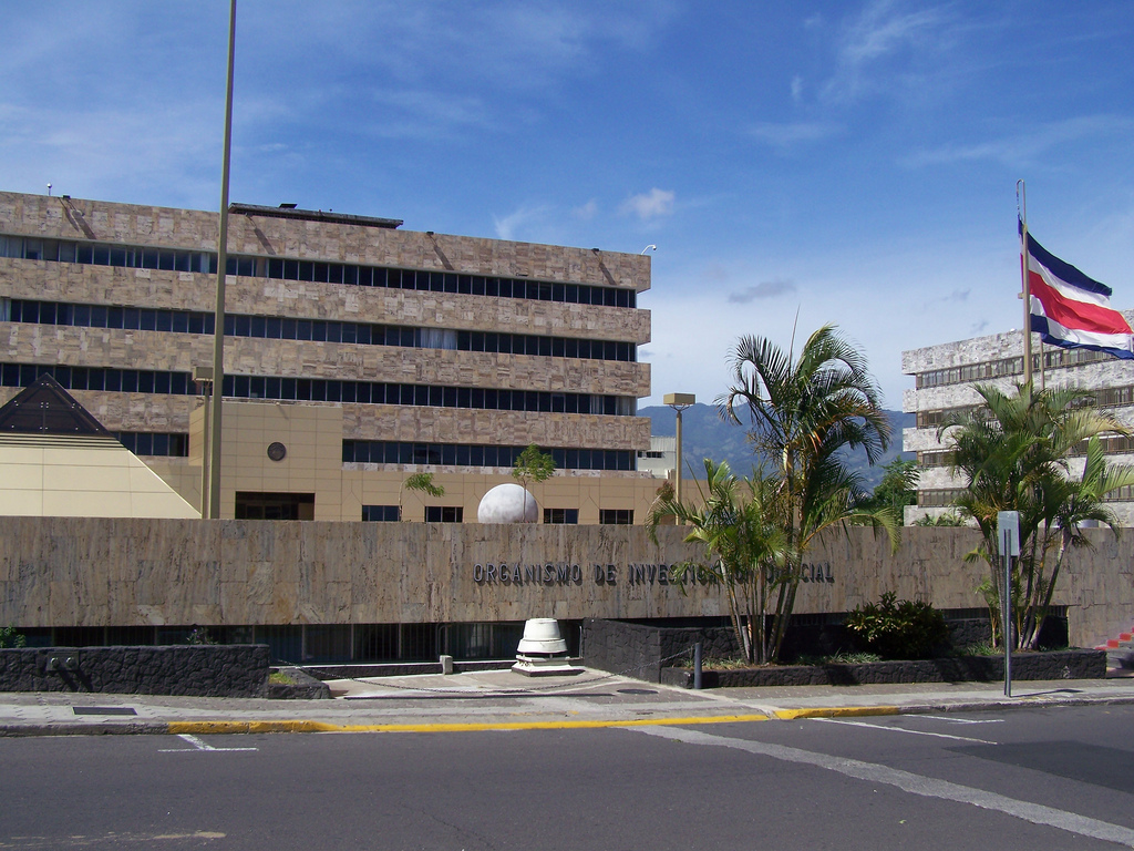 OIJ alerta sobre métodos de estafas para compra de lotería navideña y timos con agencias de viajes en fin de año