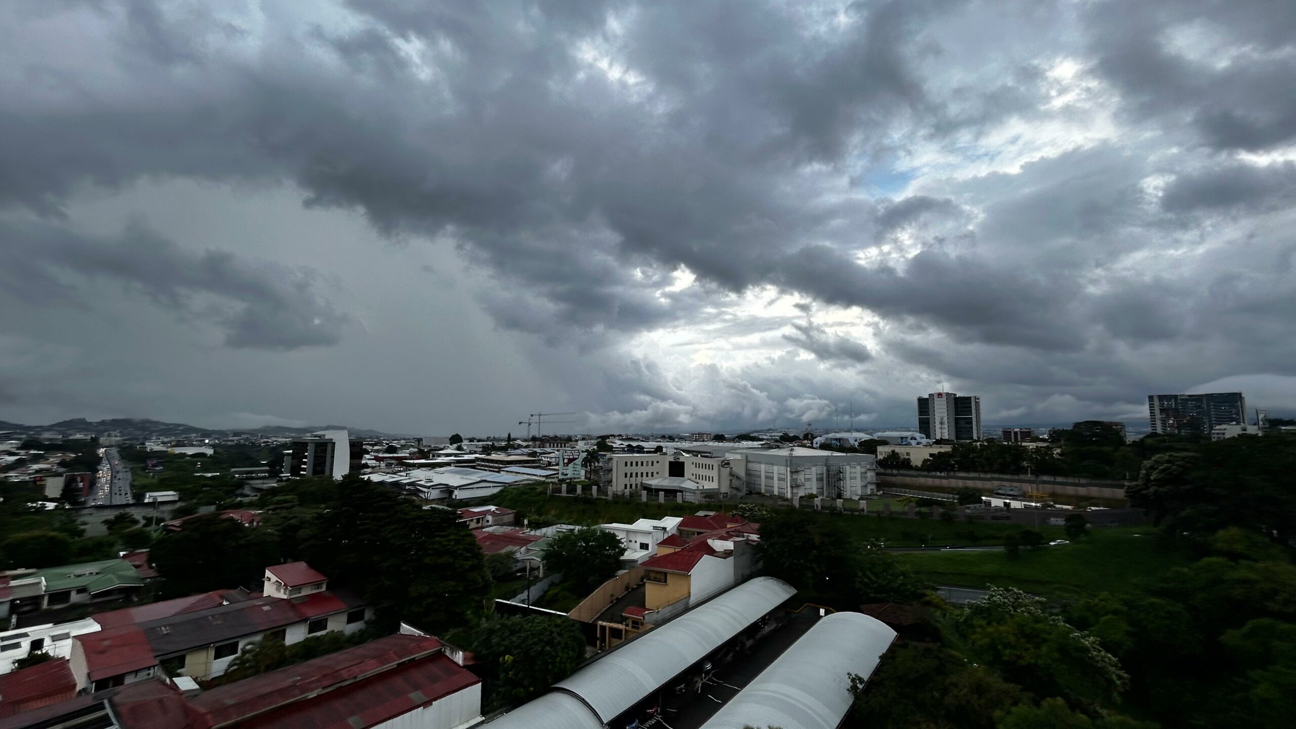 IMN pronostica una mañana muy calurosa y aguaceros en horas de la tarde para este inicio de semana en gran parte del país
