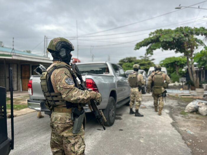 Dirigen allanamientos por triple homicidio en Esparza y Barranca para detener a 6 personas