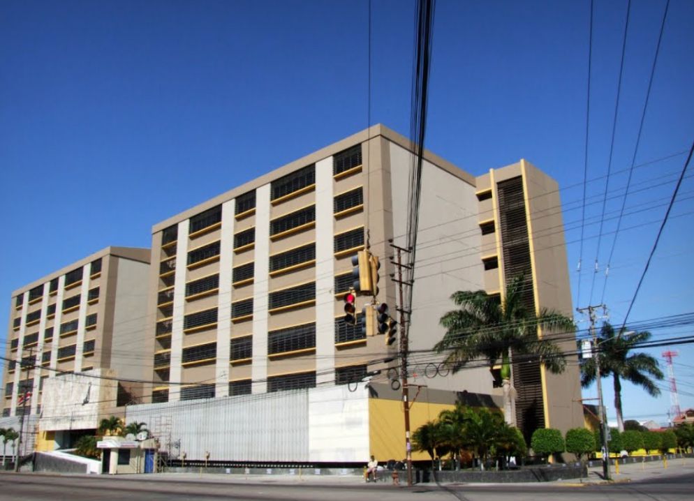 Solicitan suspensión de cargo como directivos, impedimento de salida del país y firmas periódicas para imputados en caso de supuesta corrupción en la CCSS