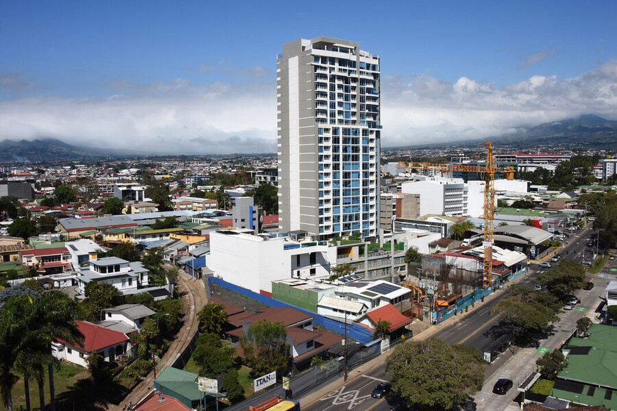 OCDE: 6 de cada 10 jóvenes entre 20 y 29 años en Costa Rica viven con sus papás