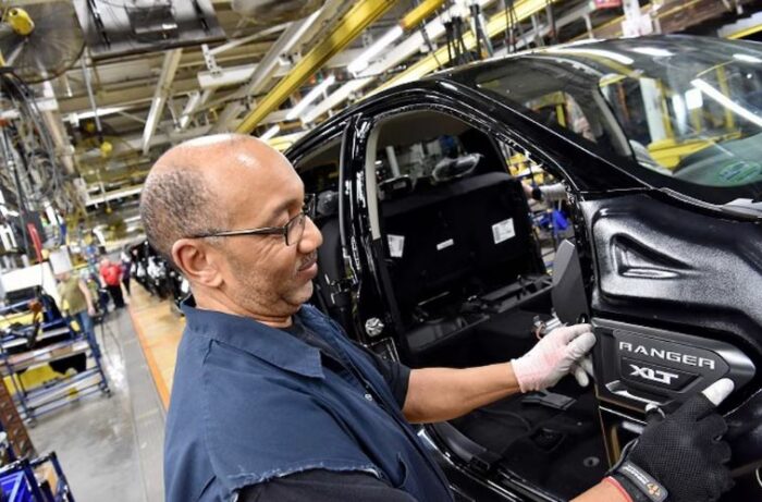 El reporte de trabajo en Estados Unidos superó las expectativas con 254 mil nuevos puestos y una leve baja del desempleo