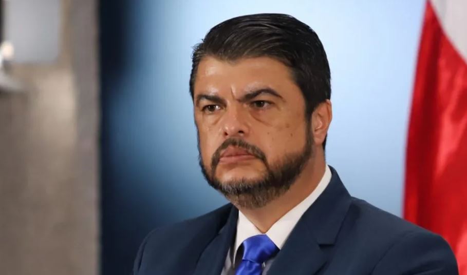 Ministro anuncia que policías contarán con ‘fusiles automáticos’ para responder a fuego de delincuentes
