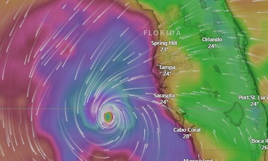 Huracán Milton pierde fuerza y pasa a categoría 3 mientras avanza hacia el oeste de Florida