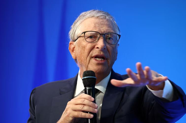 Tres preocupaciones de Bill Gates sobre el futuro de la inteligencia artificial en manos equivocadas