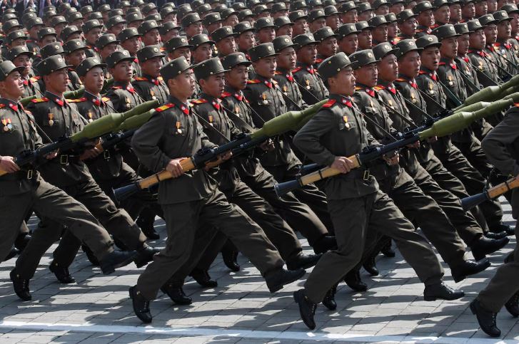 La inteligencia surcoreana reveló que Kim Jong-un enviará 12.000 soldados a Ucrania para apoyar a Rusia