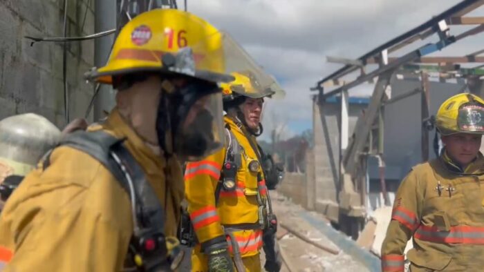 Bomberos atendieron incendio en estructura mientras se ejecutaba orden de desalojo para 400 personas en Tirrases de Curridabat