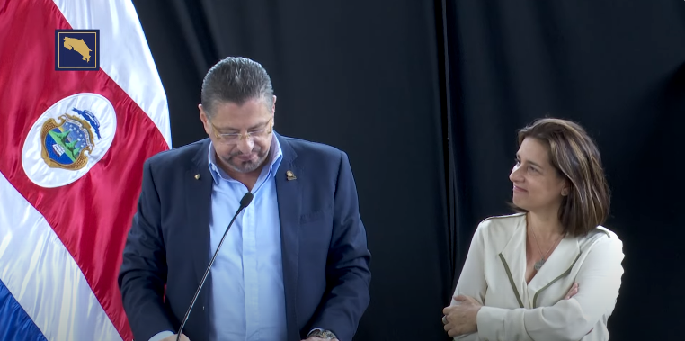 Presidente Rodrigo Chaves defendió nuevamente a Presidenta de la CCSS y aseguró que “le montaron un show”